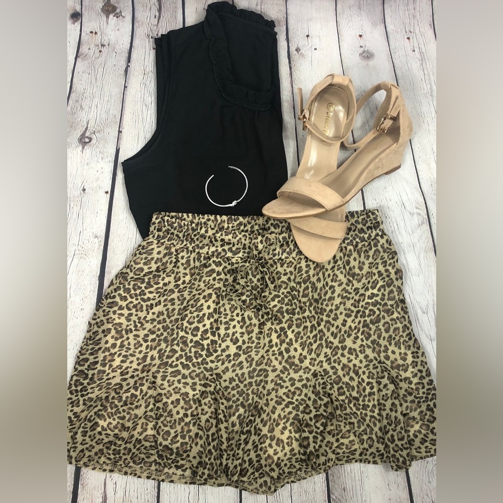 Leopard Printed Ruffle Shorts - Picture 6 of 7